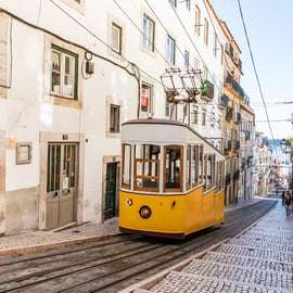 Lisbona: Tour privato guidato in Tuk Tuk elettrico