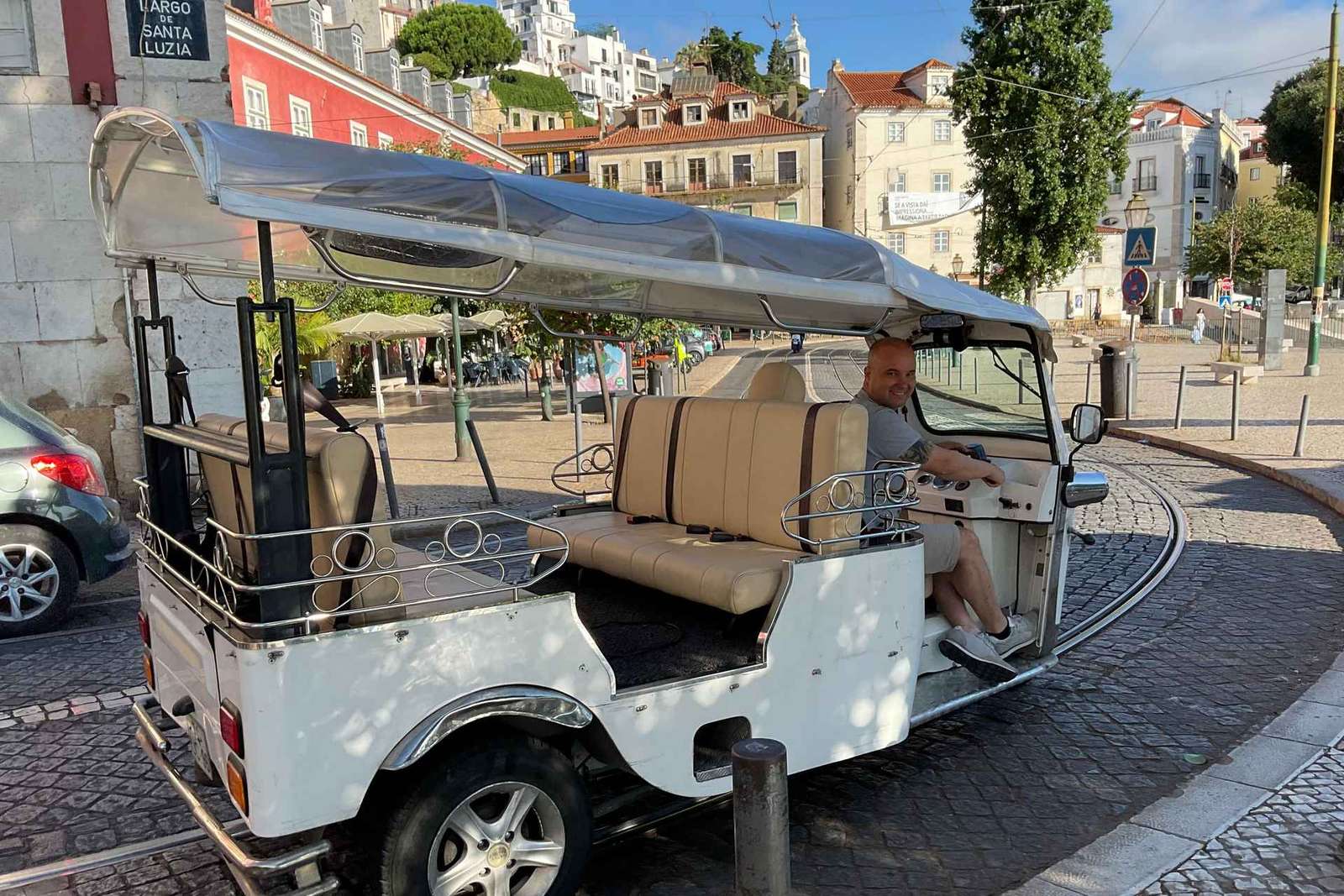 Lisbona: tour in tuk-tuk di 2 ore con pick-up gratuito