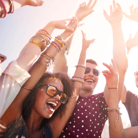 Lisbona: Crociera in barca al tramonto con DJ e Open Bar
