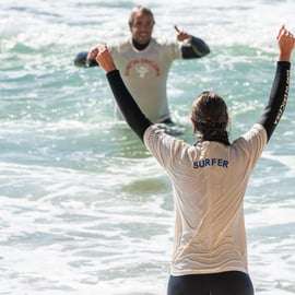 Ericeira: lezione di surf di gruppo con istruttori locali