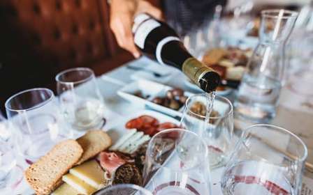 Lisbona: Degustazione di vino portoghese e formaggio con pranzo