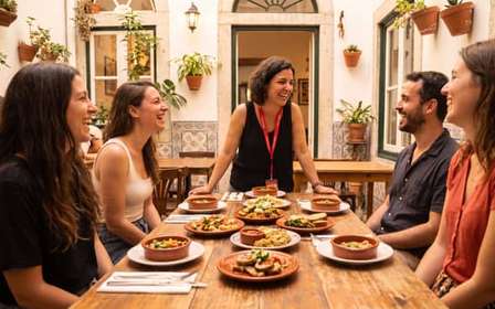 Lisbona: tour a piedi con degustazioni di cibo vegano e cultura