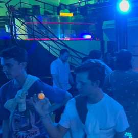 Lisbona Pub Crawl: Bevande e shot illimitati e ingresso al club V.I.P.
