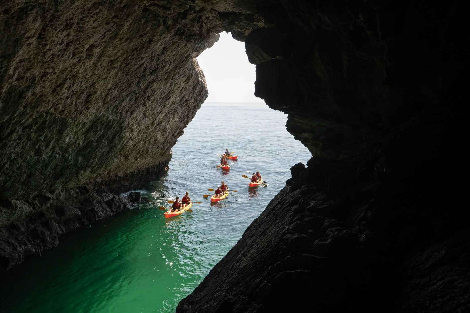 Da Lisbona: Tour per piccoli gruppi in kayak del parco di Arrabida