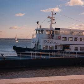 Lisbona: Tour in barca sul fiume Tago con una bevanda inclusa
